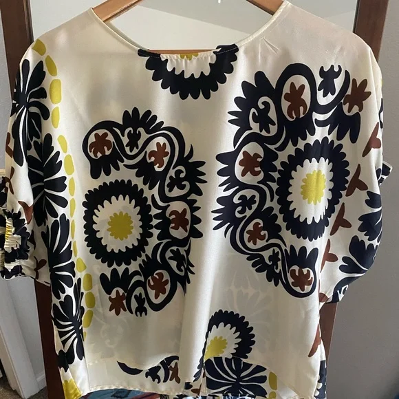 MELLODAY Black and Yellow Floral SET. Includes blouse and pants. - Picture 1 of 7